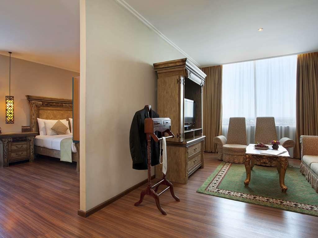 The Royal Surakarta Heritage - Handwritten Collection Quarto foto